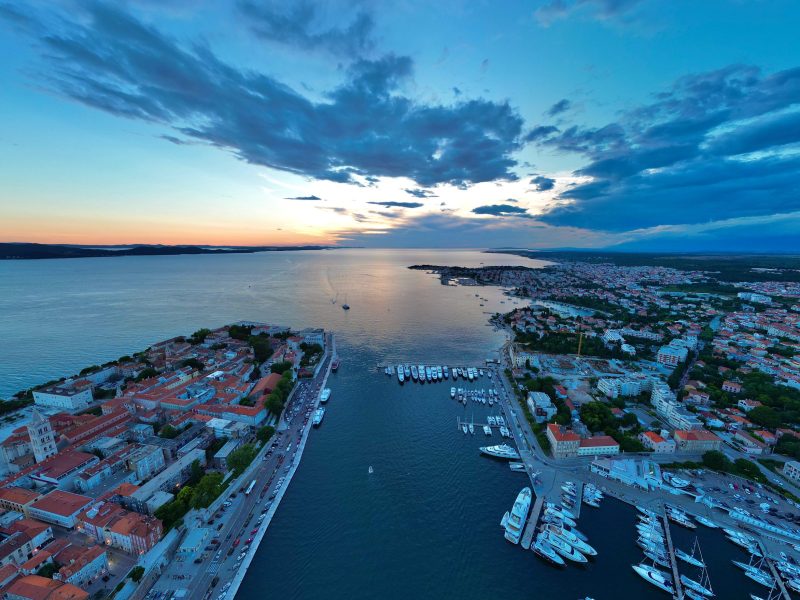 Šetnja kroz Zadar: More, Sunce, Nezaboravni Pogledi i Smještaj
