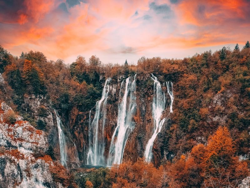 Zelena oaza Plitvičkih jezera: Upoznajte Prirodni Raj