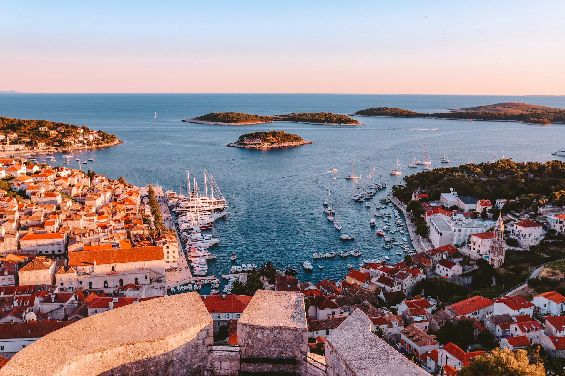 Otok Hvar: Najbolje plaže, zanimljive aktivnosti i najbolji smještaj 1 otok hvar